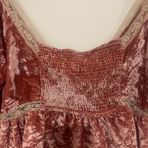 Free People Velvet Puff Sleeve Blouse in Rose‎ : boho - Picture 6 of 6